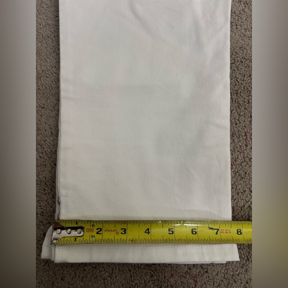 Gloria Vanderbilt Amanda
Heritage Fit Capri Classic Rise Crystal
White size 10 - Picture 12 of 16